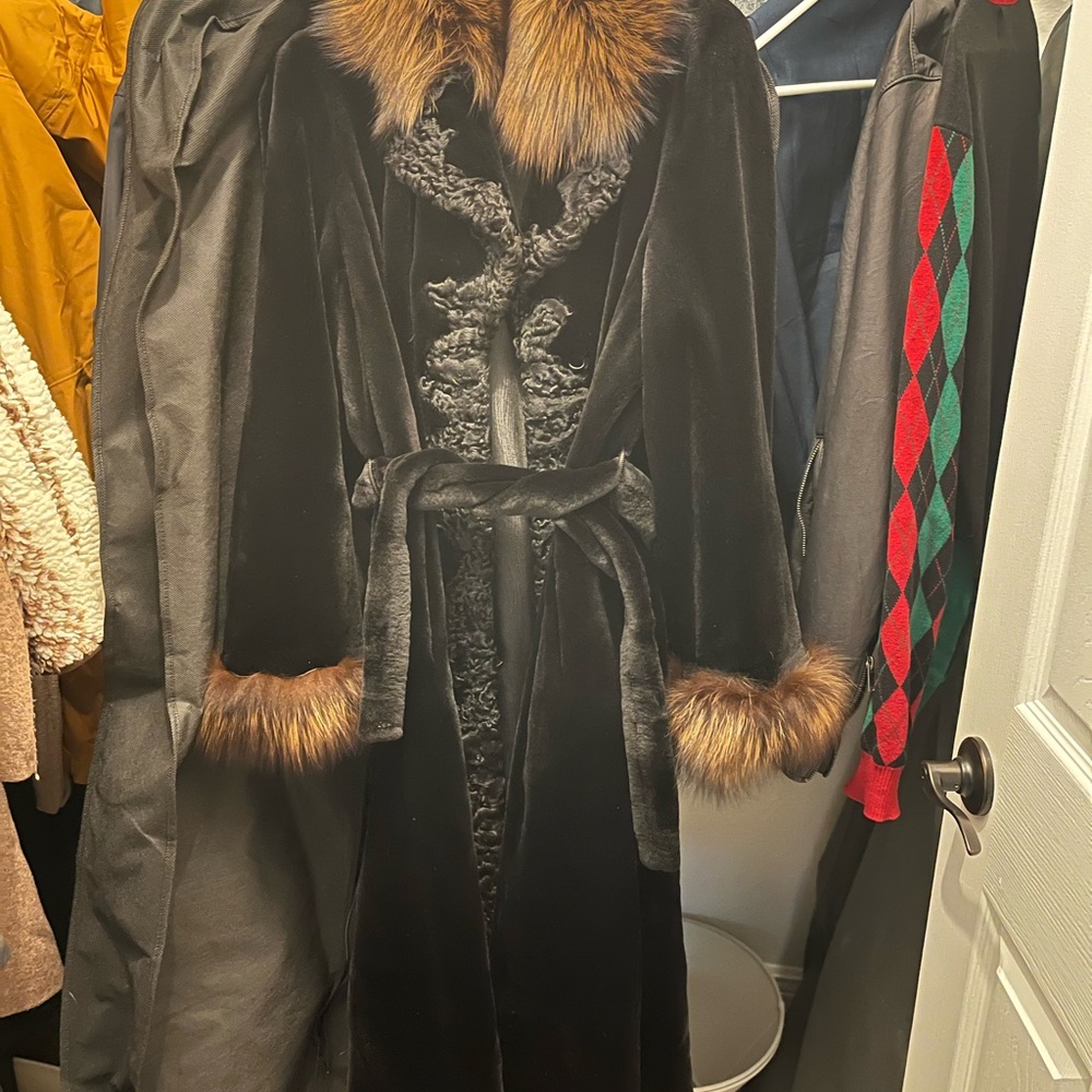 Vintage Luxurious Black REAL Mink Fur Trimmed Coat